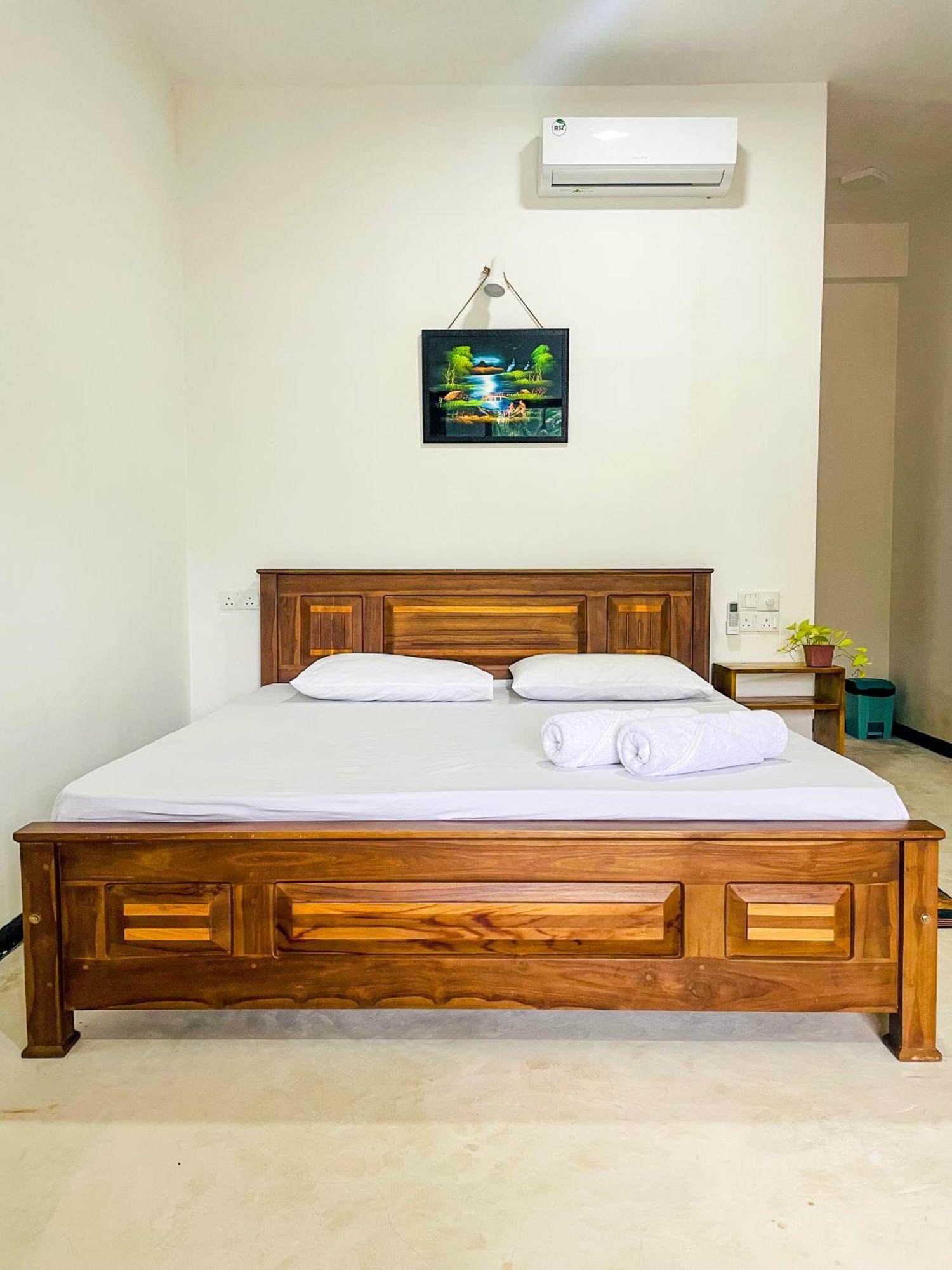 La Fiesta Bed & Breakfast Weligama Exterior photo